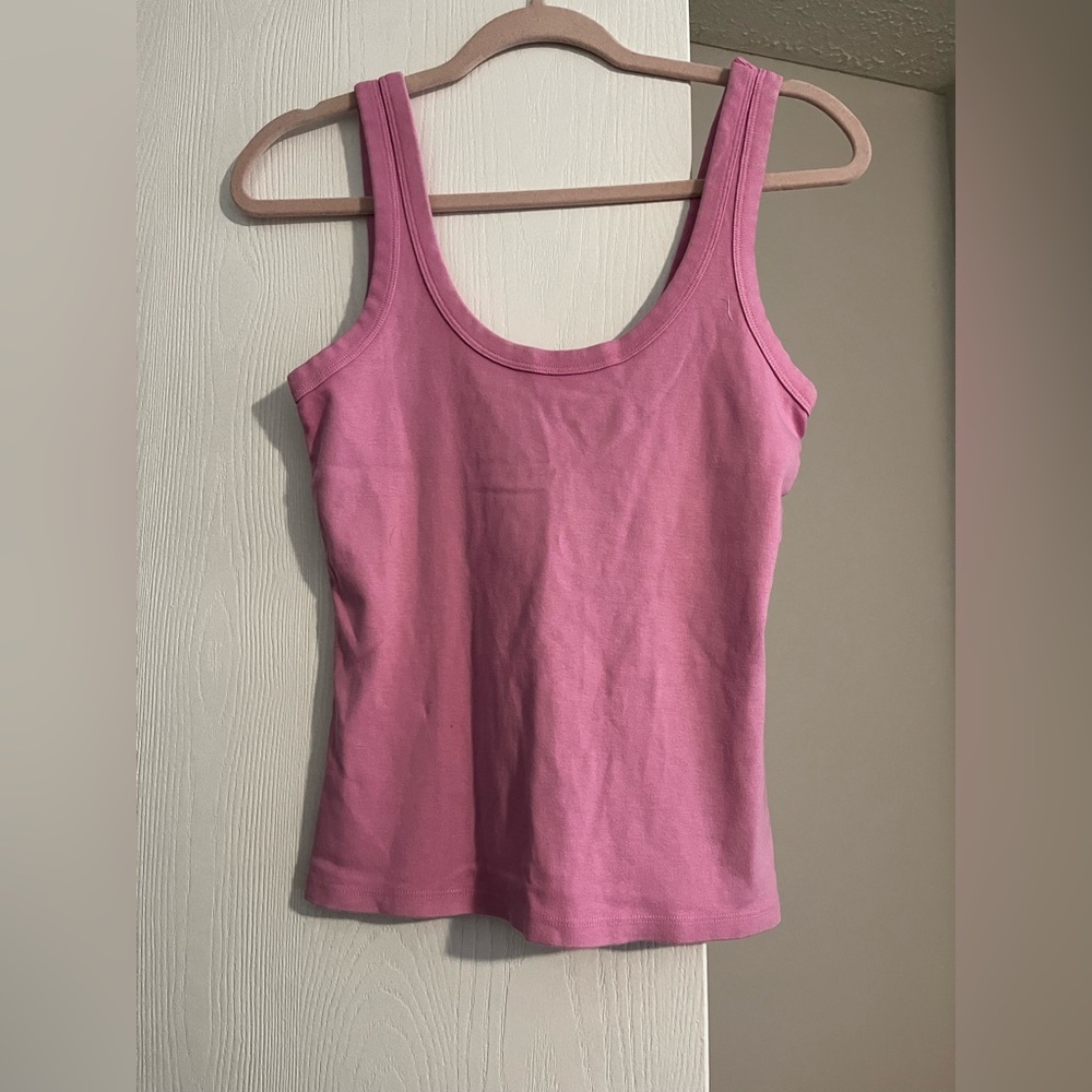 Women’s scoopneck tuckable tank top!